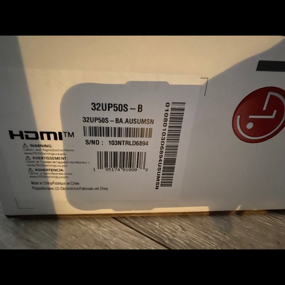 LG UHD Monitor 4K 31.5” - Picture 6 of 6